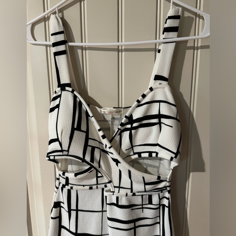 2/for $20 🪩 A’GACI Women’s Bodycon Abstract Cut-Out V-Neck Dress (Size Medium) - Picture 4 of 8